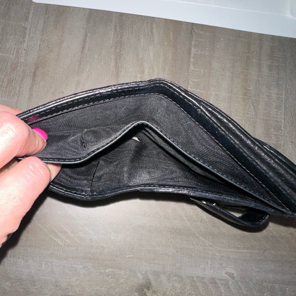 Salvatore Ferragamo Gold Bow Black Leather Bifold Wallet - Picture 5 of 9